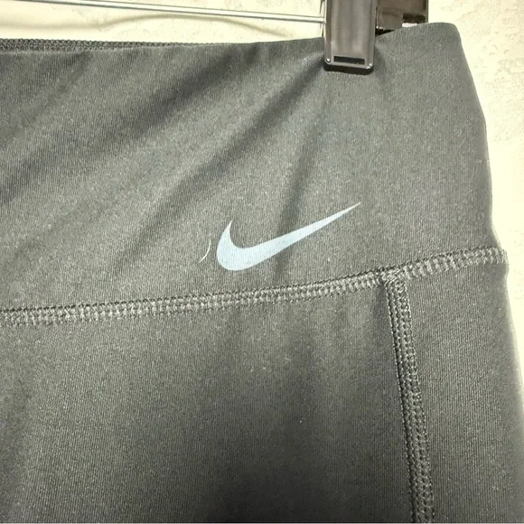 Nike Dri-Fit Capri Leggings Size Large - Picture 3 of 6